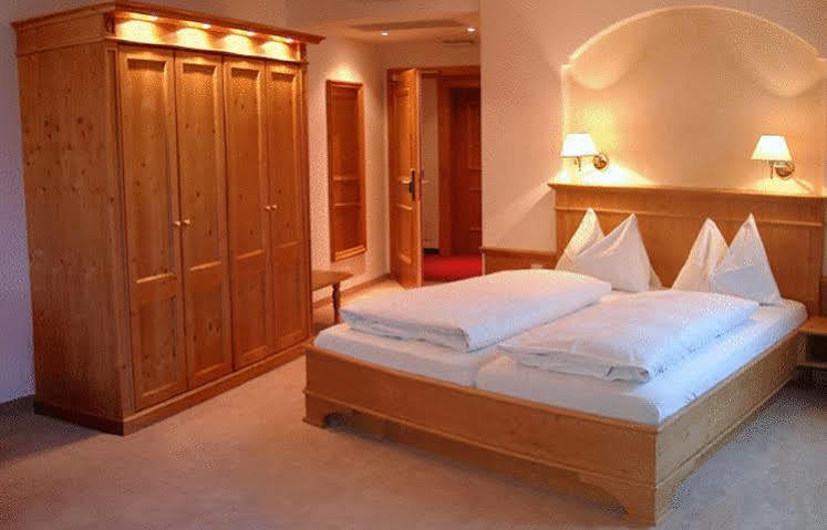 Hotel Garni Partaneshof Merano Exterior foto
